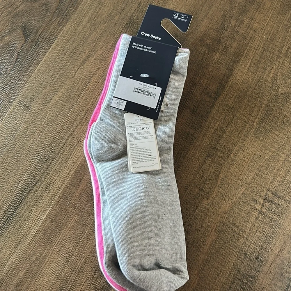- GAP socks NWT 3 pairs